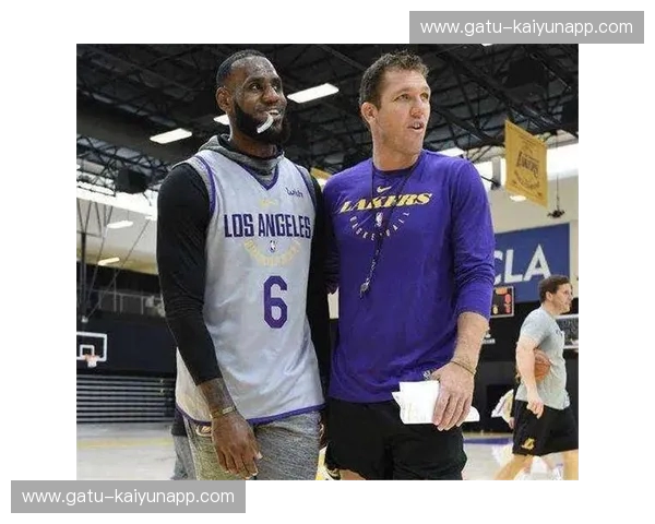 巅峰博弈:当密尔沃基的铁血重锤遇上洛杉矶的紫金荣耀 巅峰博弈:当密尔沃基的铁血重锤遇上洛杉矶的紫金荣耀